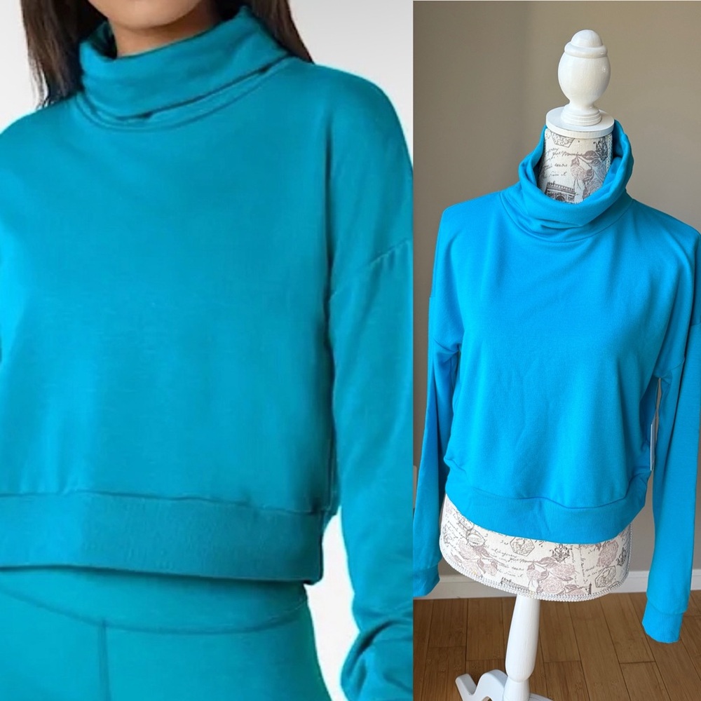 Beyond Yoga All Time Cropped Turtleneck Yoga Sweatshirt